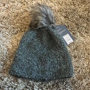 NWT Universal Thread fleece lined Pom hat